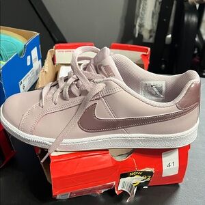 Nike Women's Mauve and White Sneakers